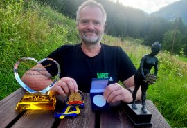 Martin Balluch mit seinen 4 internationalen Ethikpreisen