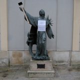 Erneut Botschaften gegen den Rinder-Vollspaltenboden auf Assisi-Denkmal