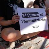 Einladung: Morgen VGT-Aktion 24 Stunden auf Rinder-Vollspaltenboden in Mödling