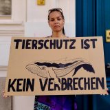 Tierschutzprotest vor dänischer Botschaft: Lasst Walschützer Paul Watson frei!